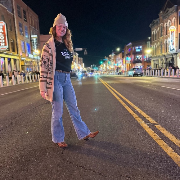 Meet your Posher, Carolee - Picture 3 of 3